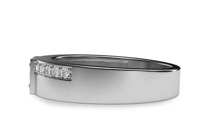 แหวนเพชรผู้ชาย รุ่น BR140 - มุมข้าง