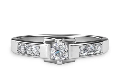 แหวนเพชรผู้หญิง รุ่น GR323 - มุมบน