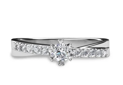 แหวนเพชรผู้หญิง รุ่น GR341 - มุมบน