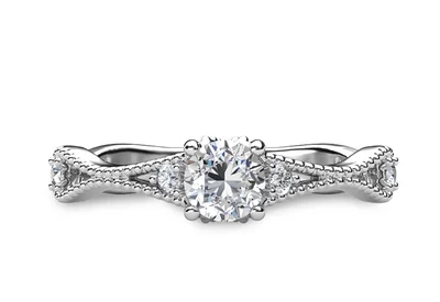 แหวนเพชรผู้หญิง รุ่น GR370 - มุมบน